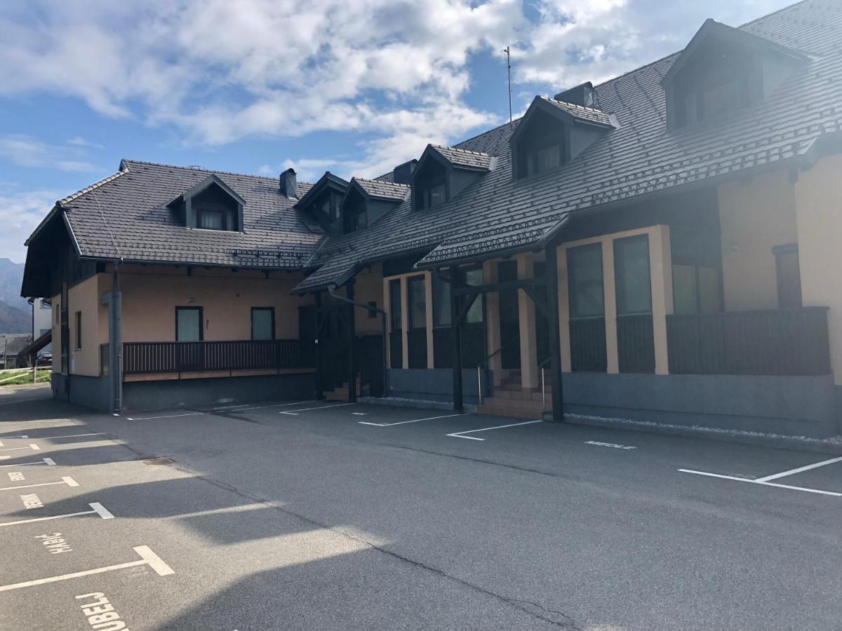 דירות קרנייסקה גורה Sport & Sunny Cosy Alpine Retreat מראה חיצוני תמונה